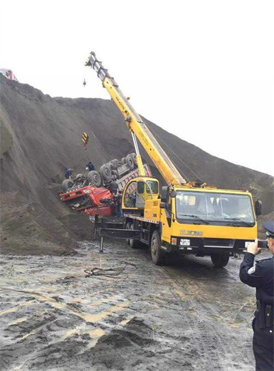 吉隆上犹道路救援